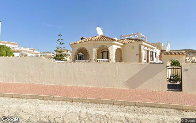 Operación de deuda · Tres colaterales en Mazarrón (Murcia): dos chalets y un local. © Google.