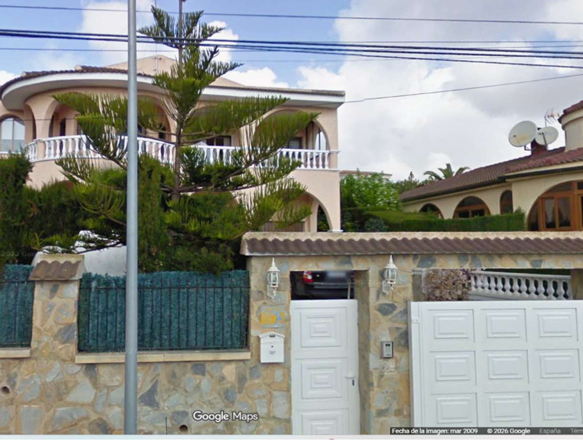 Operación de deuda residencial · Los Balcones, Torrevieja. © Google.